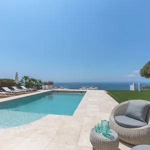 Luna Villa
